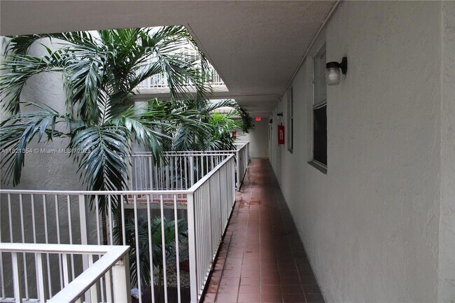 Foto del edificio - 10090 NW 80th Ct