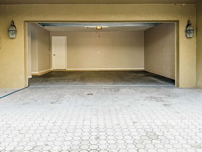 Foto del edificio - 10144 Arbor Run Dr