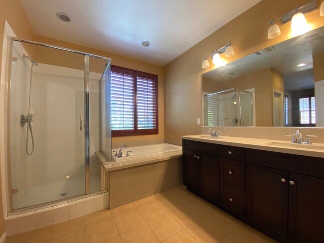 Building Photo - 10816 Lotus Dr