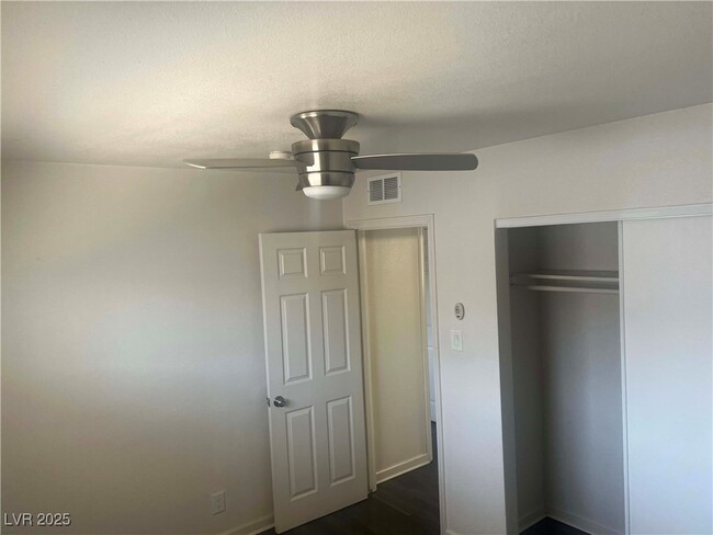 Foto del edificio - 2524 N McCarran St