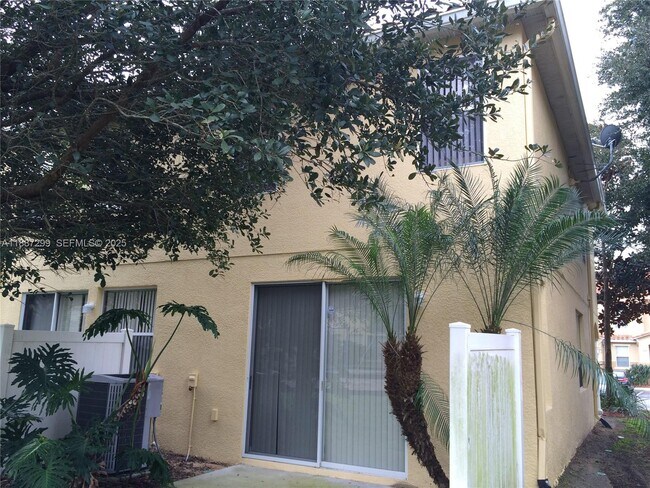 Foto del edificio - 2669 Mayaguana St