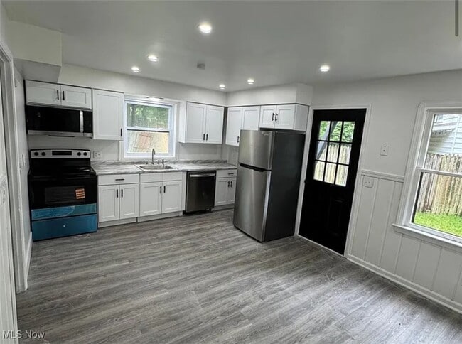 Building Photo - 7845 Emery Cir