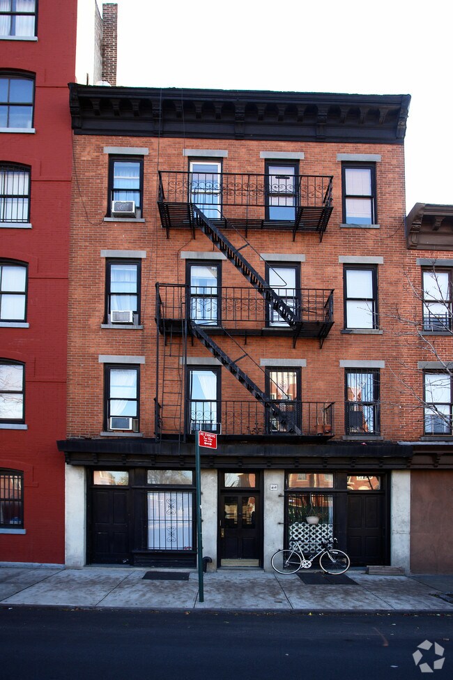 Foto del edificio - 447 Hicks St