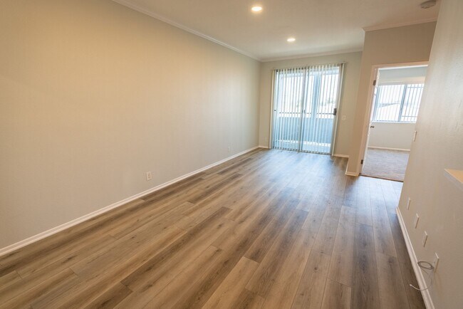 Interior Photo - 14900 Moorpark Street