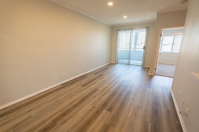 Interior Photo - 14900 Moorpark Street