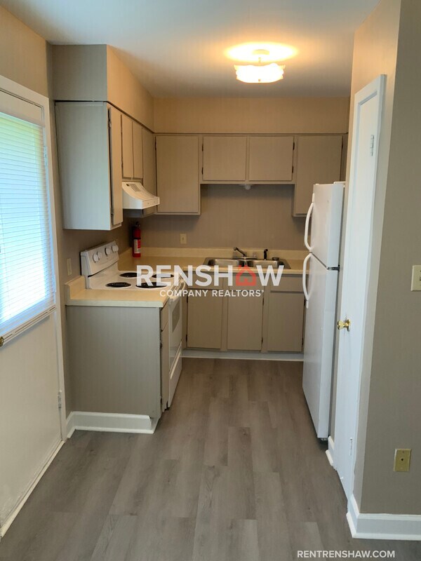 Building Photo - 142 Harrison Rd