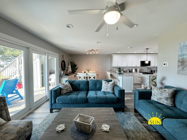 Foto del edificio - High-End Furnished Waterfront 3-Bedroom in...