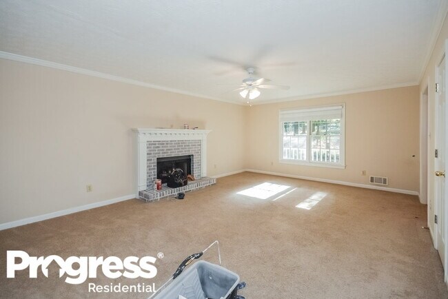 Building Photo - 175 Meadowbrook Dr