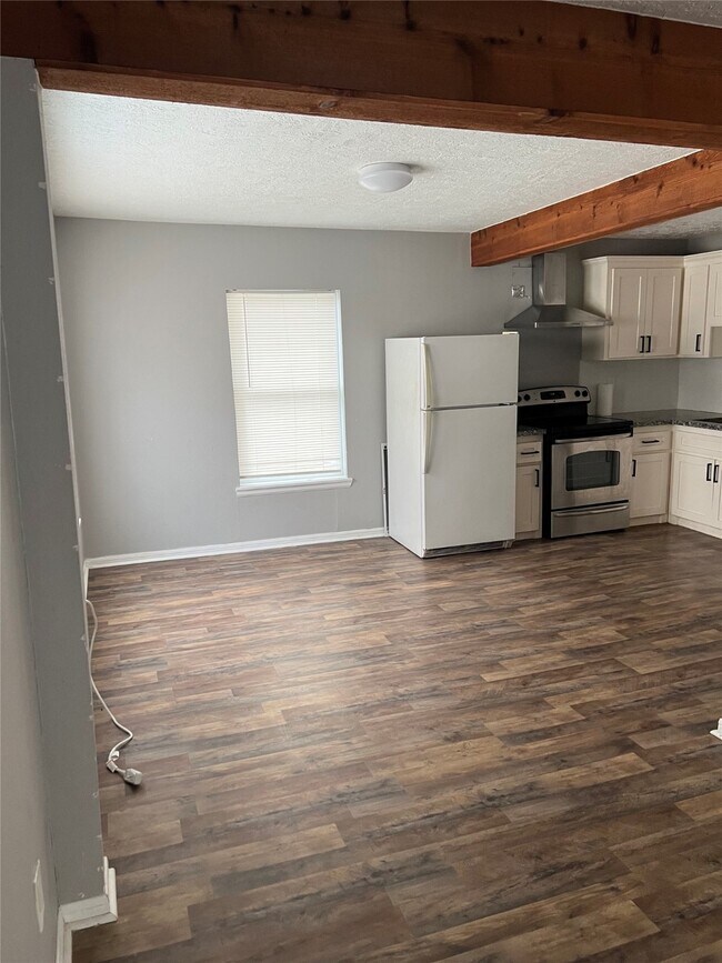 Building Photo - 7909 Brutus St