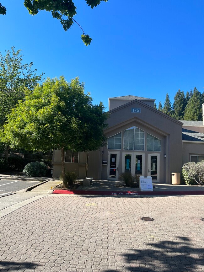 Building Photo - 280 Caldecott Ln