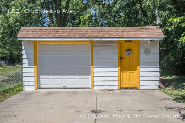 Building Photo - Intimate 2 Bedroom Ranch