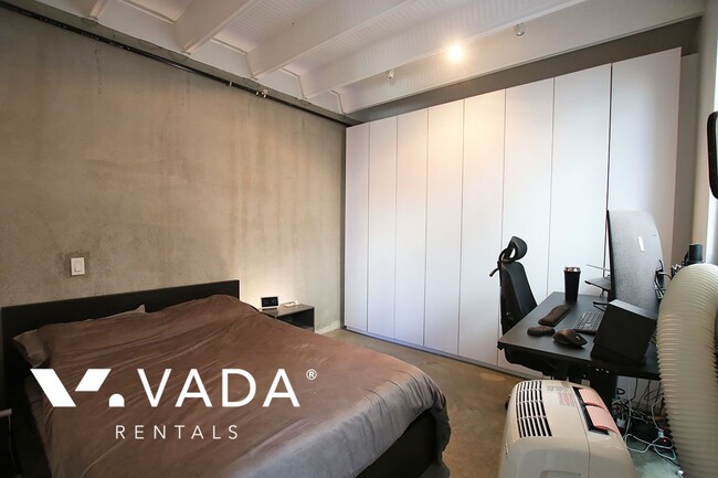 Building Photo - The Flats Loft For Rent 303-219 Georgia St...
