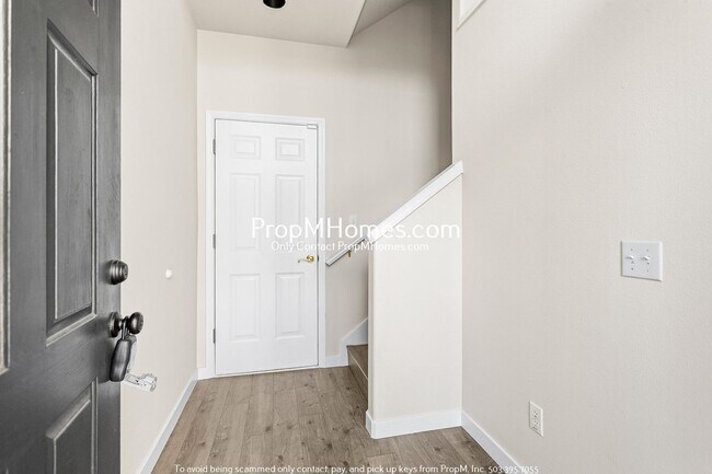 Building Photo - Spacious Townhome in SW Gresham - Where Urban Meets Rural!