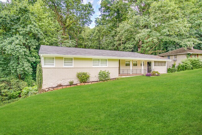 Building Photo - 1271 Avonwood Circle