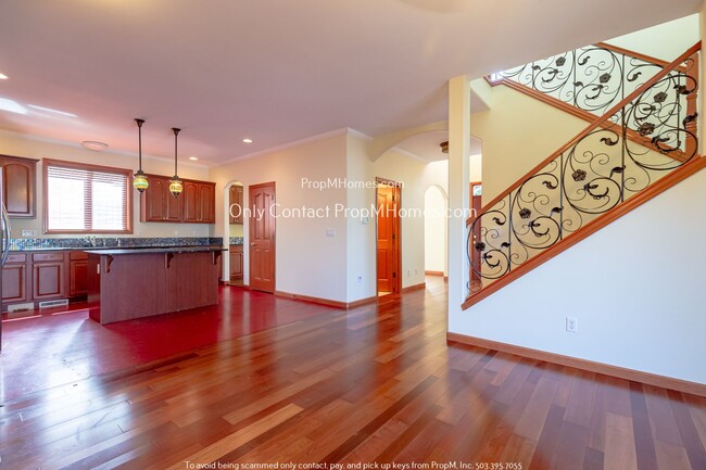 Foto del edificio - Charming & Spacious Two Story Four Bedroom...