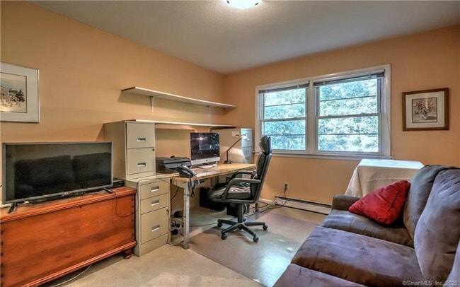 Building Photo - 300 Meadowside Rd