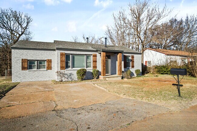 Foto del edificio - 1012 Elmwood Dr