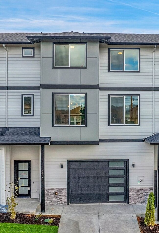 Building Photo - 3674 SW Sandlewood Ln