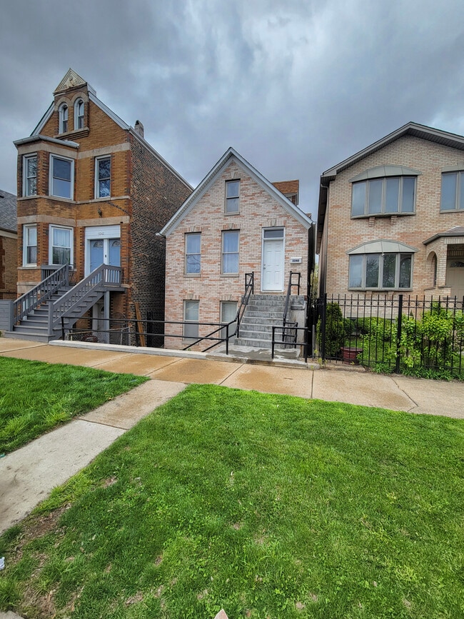 Building Photo - 3240 S Hoyne Ave