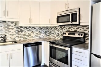Building Photo - 4555 Av. Bonavista