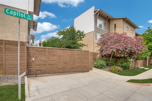 Building Photo - 2452 Thatcher Dr