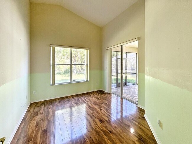 Foto del edificio - 10864 Cory Lake Dr