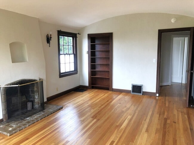 Building Photo - COMING SOON-large bedroom and is located near the north side of UCB