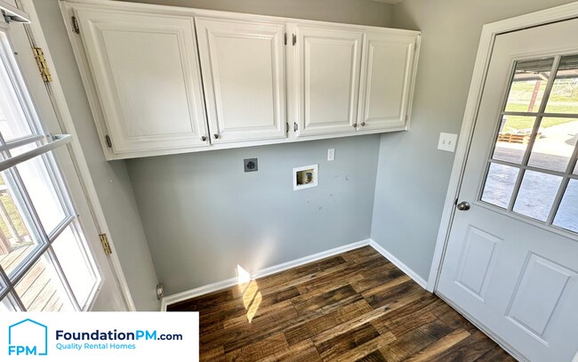 Building Photo - 1557 Appleberry Rd