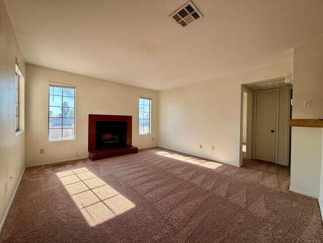 Building Photo - 2704 Aarondavid Dr