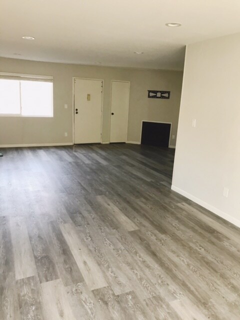 Building Photo - 4625 Sylmar Ave