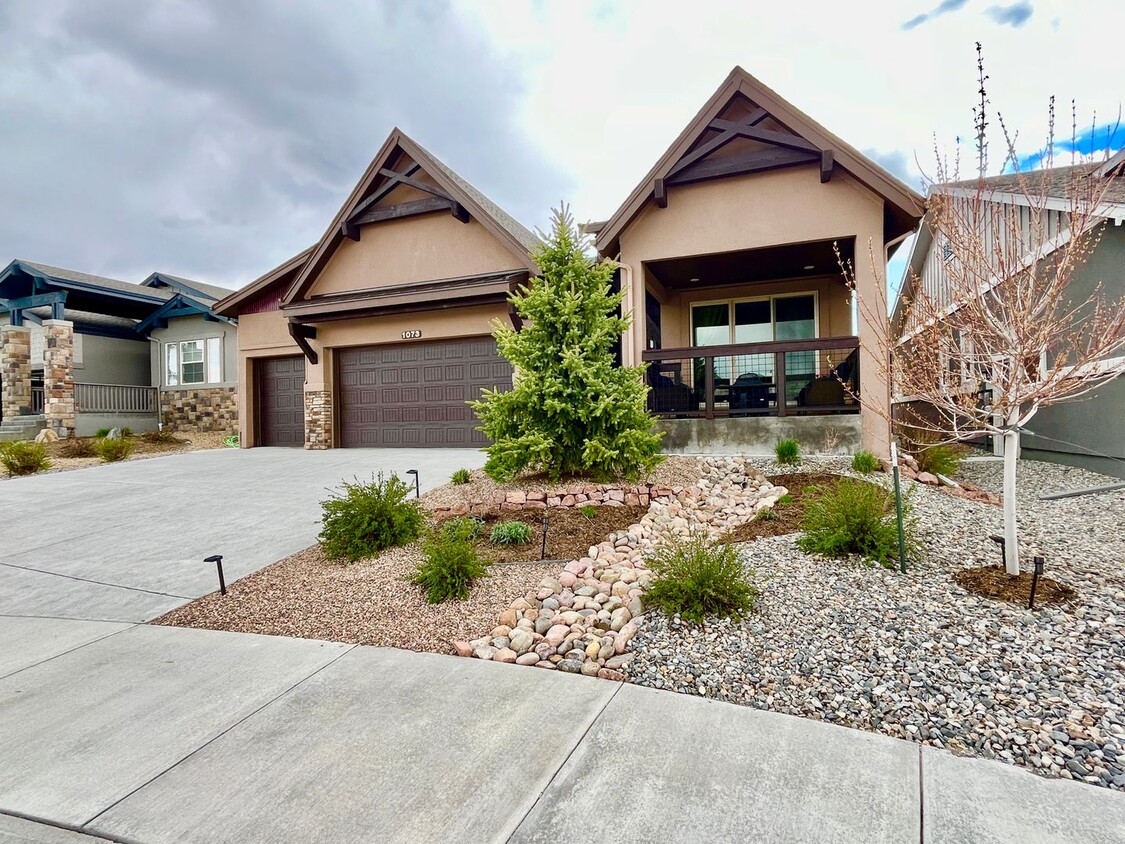 Primary Photo - Gorgeous 5 Bedroom Home in The Farm