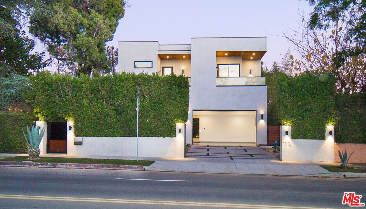 Primary Photo - 750 N Crescent Heights Blvd