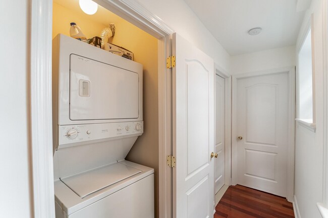 Building Photo - 922 S 15th St