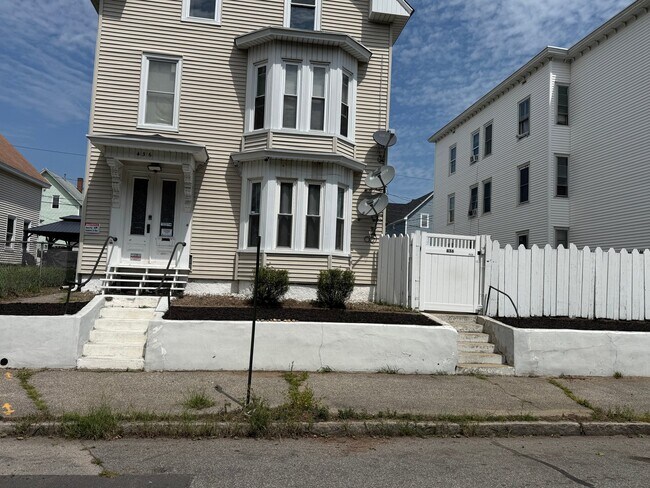 Building Photo - 436 Auburn St