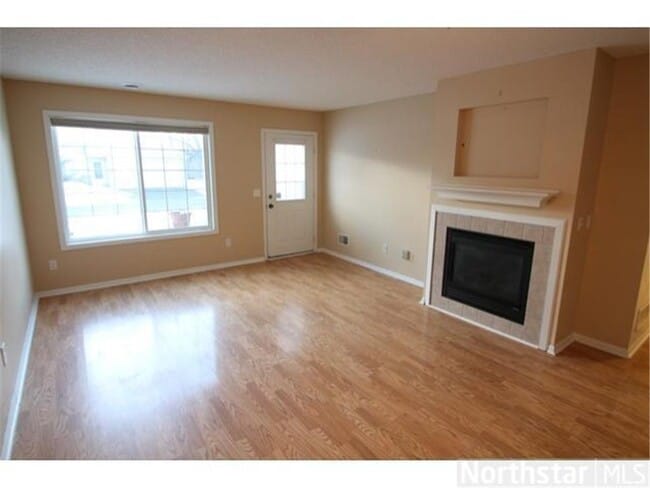 Building Photo - 2127 Grenadier Ave N