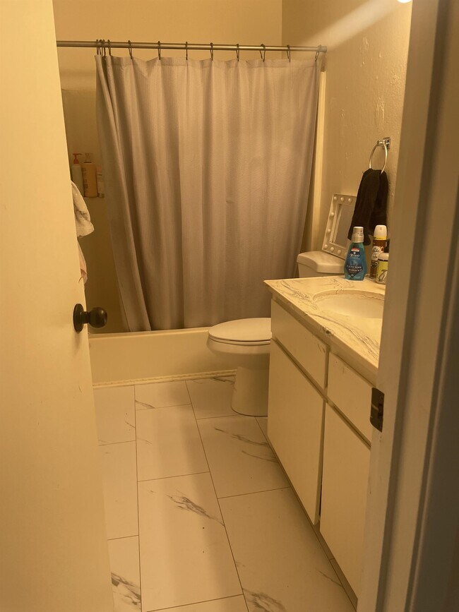 880 Greenfield Ave, Hanford, CA 93230 Townhome Rentals in Hanford CA