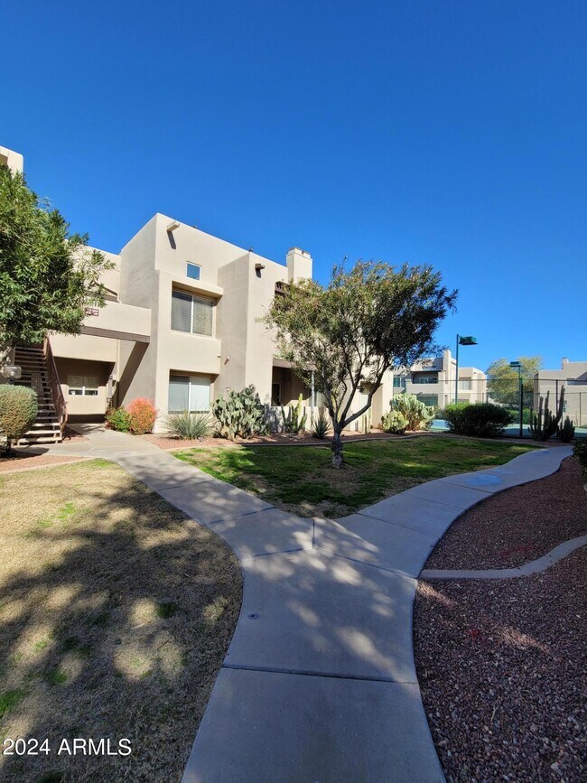 11260 N 92nd St Unit 1038, Scottsdale, AZ 85260 Room for Rent in