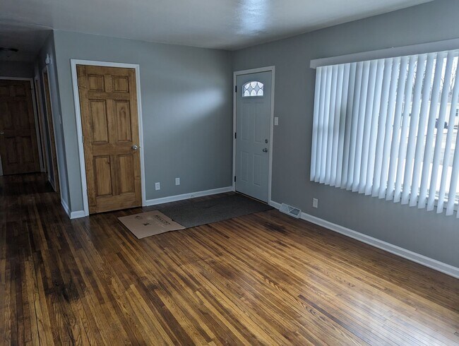 Foto del edificio - 2 bedroom, 1  1/2 bath house