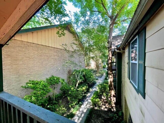 Foto del edificio - 8283 Kingsbrook Rd