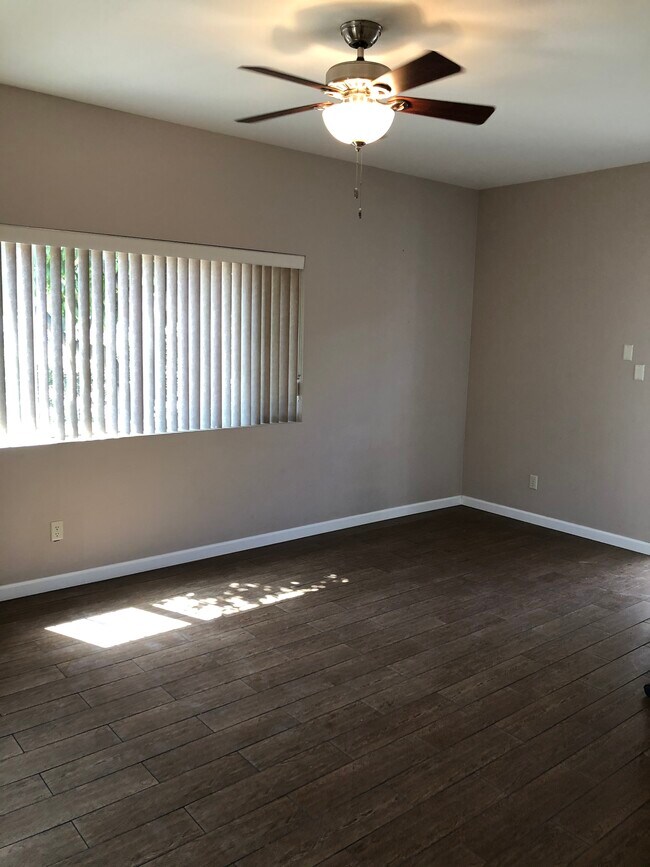 Building Photo - 5508 Woodman Ave