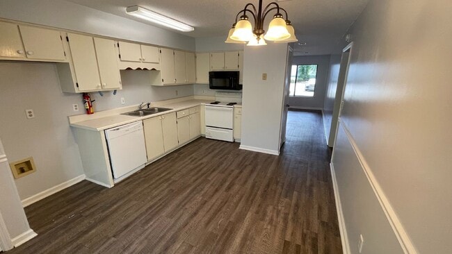 Building Photo - Apartment For Rent