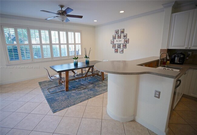 Foto del edificio - 5536 NW 113th Pl