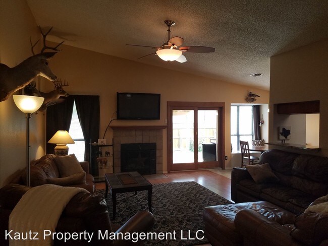 Building Photo - 6107 Fernwood Dr