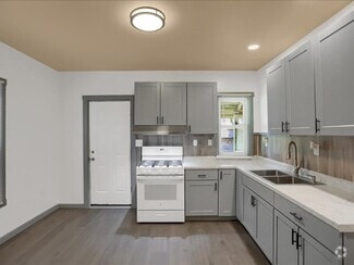 Building Photo - 844 Memorial Ave