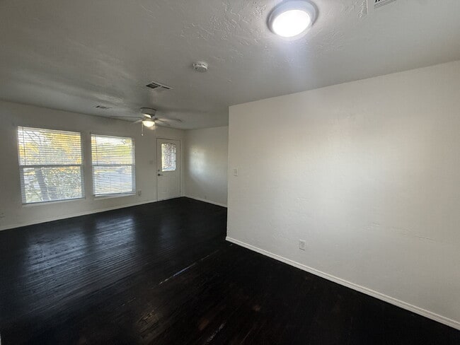 Building Photo - 3 Bed Home in Midwest City