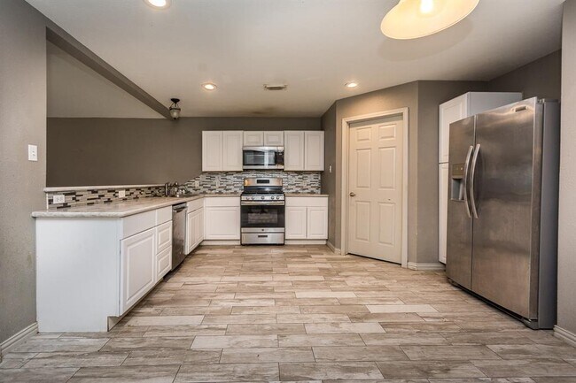 Foto del edificio - 131 Bristol Bend Ln