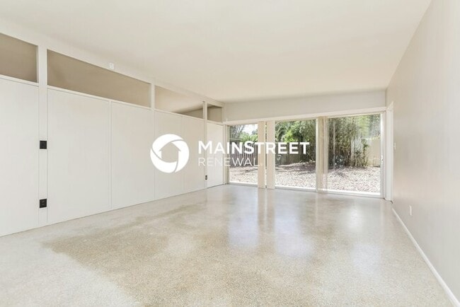 Building Photo - 4 Bedroom Pet-Friendly Home in Edgewood, FL with Main Street Renewal