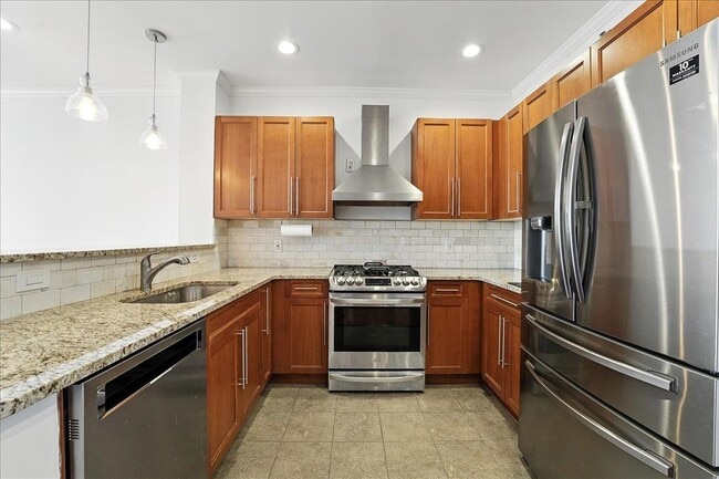 Building Photo - 15 FREEDOM Way