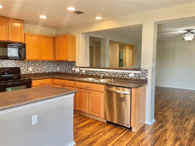 Building Photo - 306 Gold Star Dr
