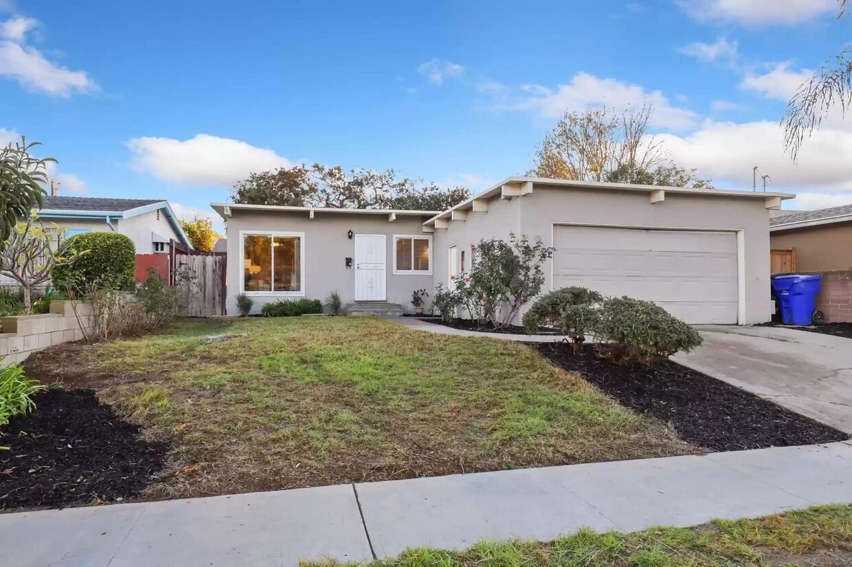 Foto principal - 6213 Skyline Dr